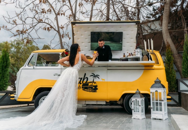 Αν η σχέση σου ήταν cocktail, ποιο θα ήταν; Το Wedding Cab θα σε βοηθήσει να κάνεις την ιστορία σας, γαμήλιο cocktail!