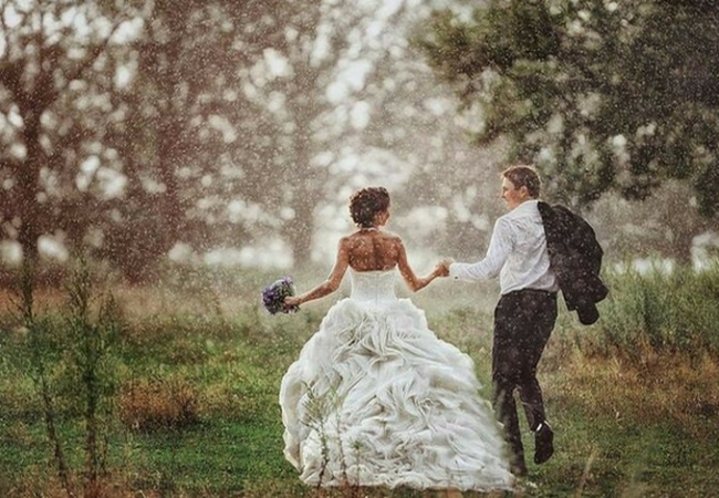 7 λόγοι για να θέλεις… να βρέξει στο γάμο σου!